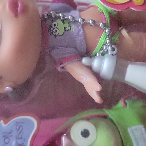 NWT BRATZ BABYZ YASMIN & PRETTY PRINCESS Doll Fashions & Flocked Pet Frog - Picture 11 of 11
